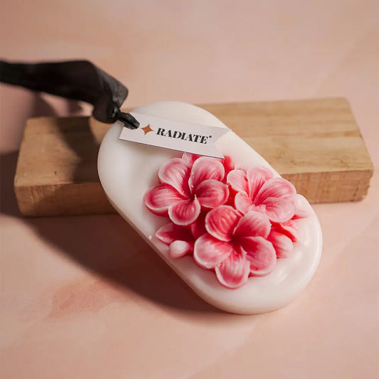 Radiate's flower wax sachet with Floral scent for cupboards and drawers.